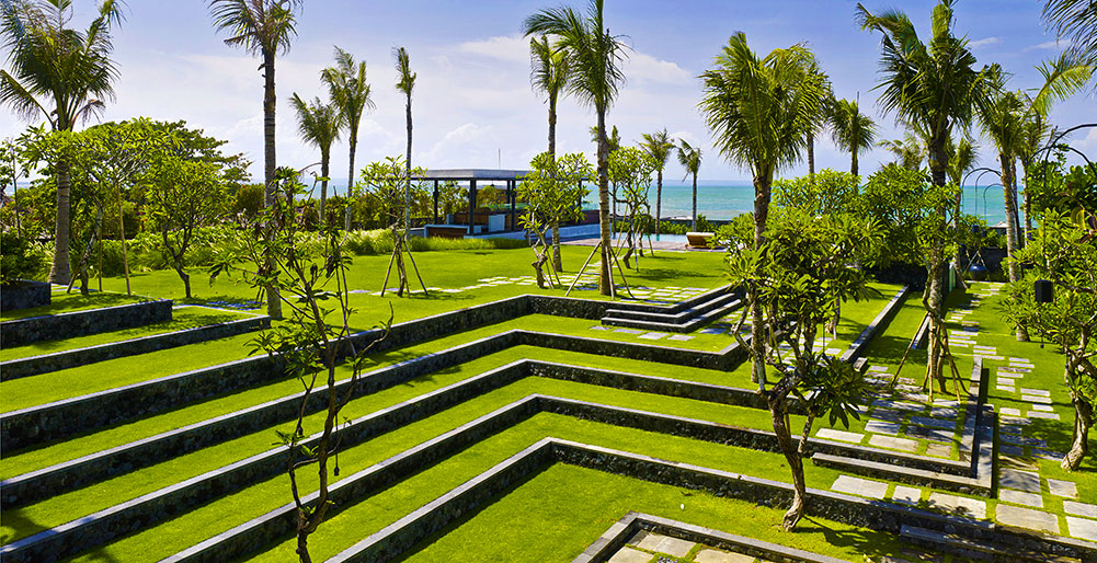 Arnalaya Beach House - Terraced garden